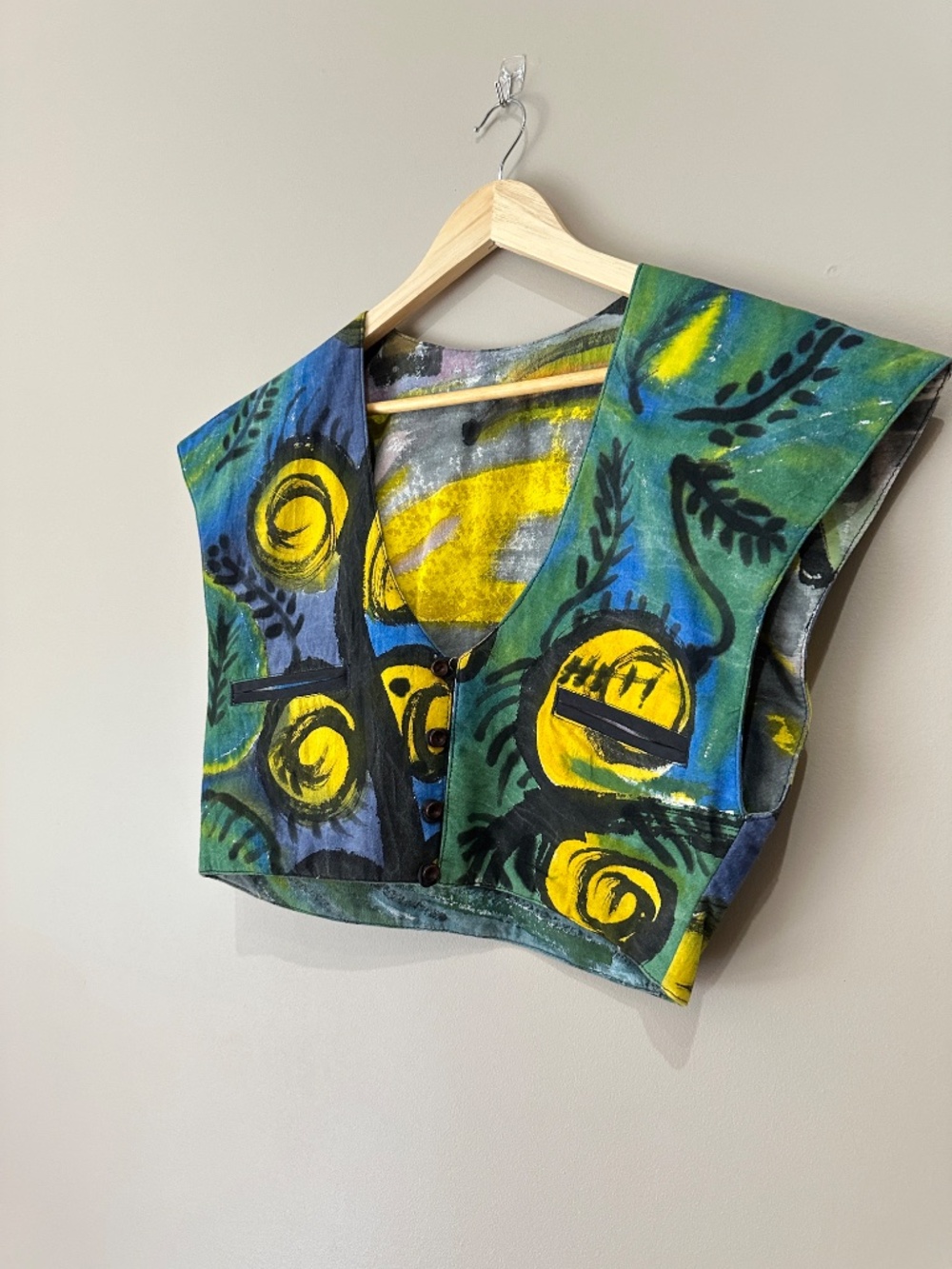 V-neck Juntos Hand-Painted Abstract Crop Top Yellow Cerulean Blue Forest Green - Picture 2 of 10